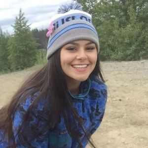 Meet your Posher, Olivia